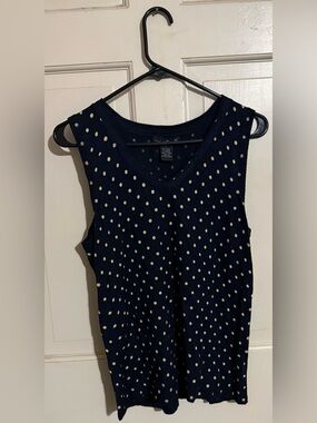Willi Smith Women’s Navy Polka Dot Sleeveless V-Neck Top